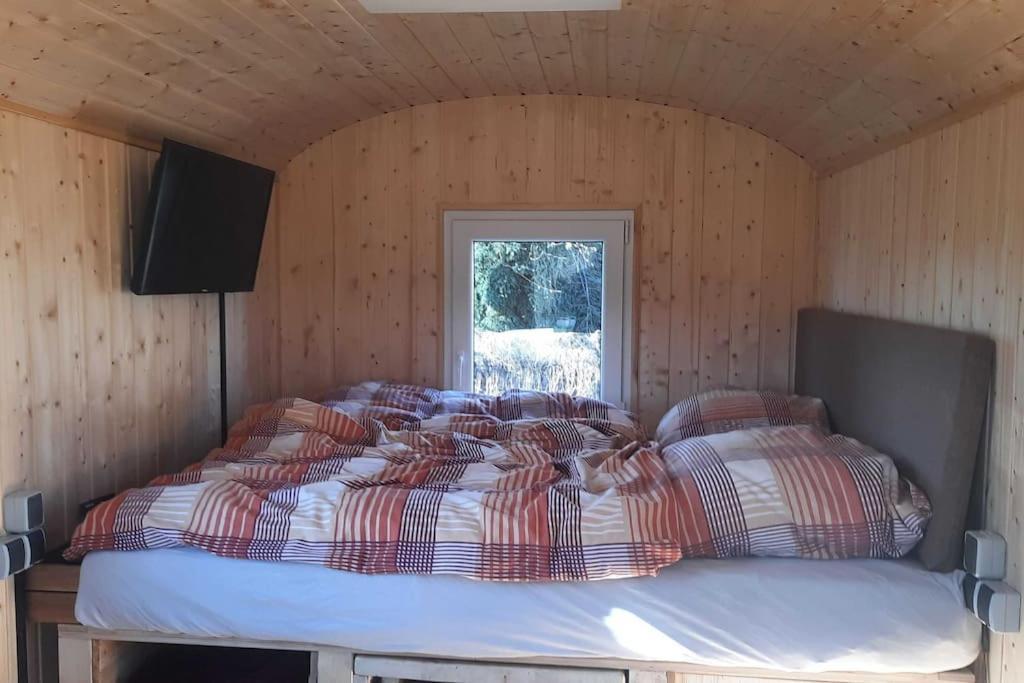 Zirkuswagen Glamping Fuer 2 Mit Veranda Kueche Netflix Parken Und Hofladen Steinhofel Exterior photo